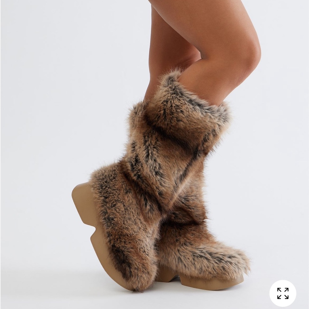 Fashion Nova Aspen Faux Fur Winter Boots - Picture 2 of 3
